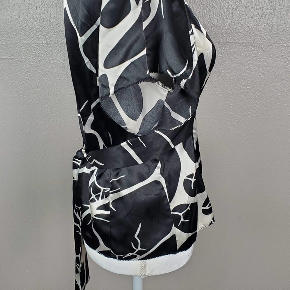 BCBGMaxAzria Black/White Flutter Sleeve Low-Cut Blouse w/Waist Tie S - Picture 3 of 8